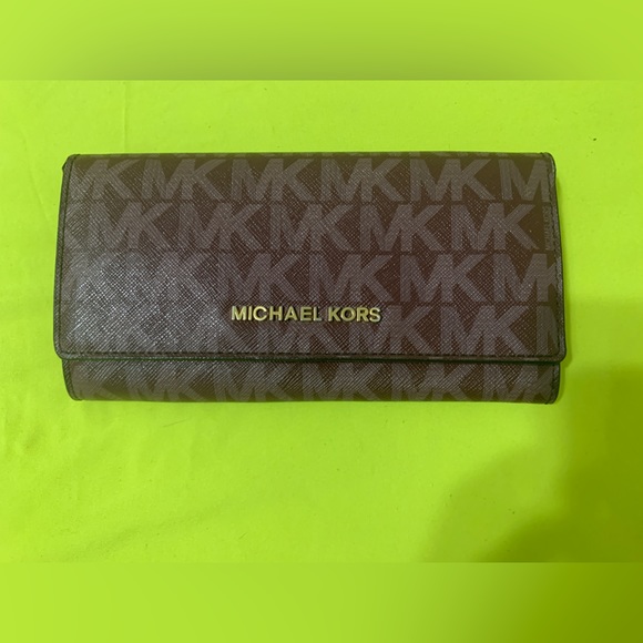Pretty Burgundy MK WALLET new condition